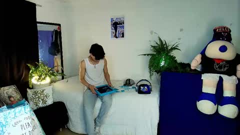 Snapshot of twink_sebas_ chatting on October 17, 3:21 am Bad boy sebastian online show from October 17, 3:21 am