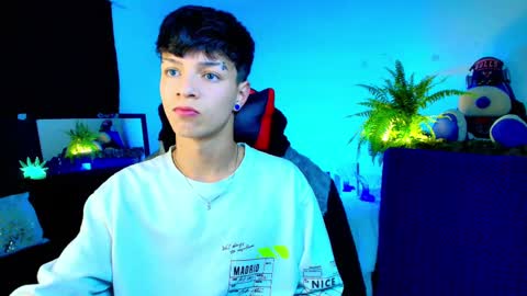 Snapshot of twink_sebas_ chatting on October 8, 5:12 am Bad boy sebastian online show from October 8, 5:12 am