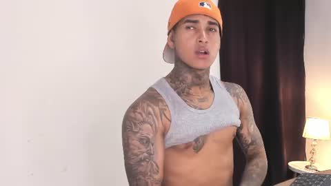 tyler_bell_ online show from July 29, 4:33 am