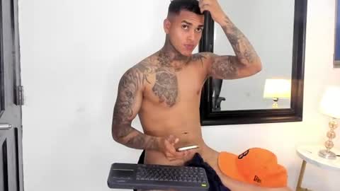 tyler_bell_ online show from July 17, 3:24 am