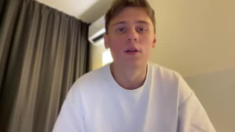 Snapshot of tyler_garrner chatting on October 16, 5:54 pm tyler_garrner online show from October 16, 5:54 pm