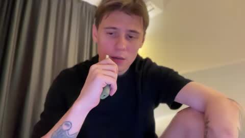 Snapshot of tyler_garrner chatting on October 18, 8:36 pm tyler_garrner online show from October 18, 8:36 pm