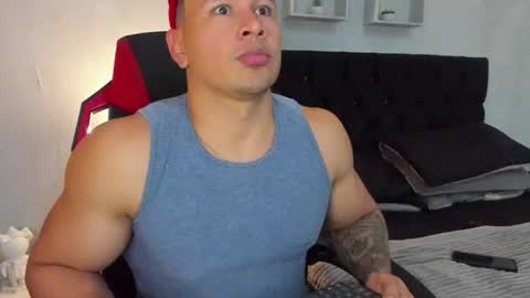 tyler_hank1 online show from July 27, 8:49 pm