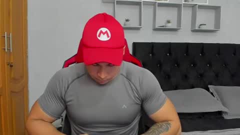 tyler_hank1 online show from June 12, 10:40 pm