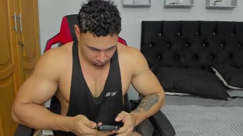 tyler_hank1 online show from June 6, 9:21 pm