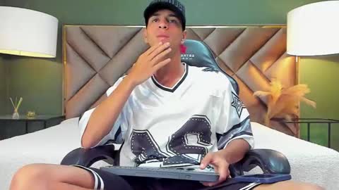 Snapshot of tyler_rodriguez chatting on October 8, 9:52 pm Tyler Rodriguez online show from October 8, 9:52 pm