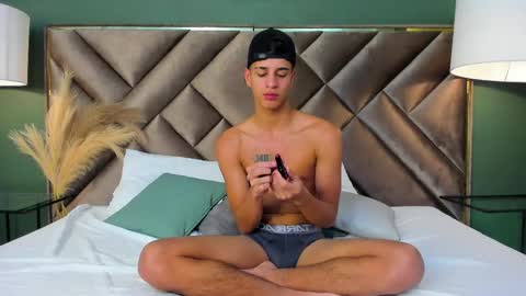 Snapshot of tyler_rodriguez chatting on February 18, 10:47 pm Tyler Rodriguez online show from February 18, 10:47 pm