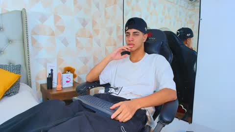 Snapshot of tyler_rodriguez chatting on September 11, 10:09 pm Tyler Rodriguez online show from September 11, 10:09 pm