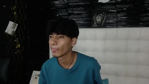 Snapshot of tyler_wolf_1 chatting on October 20, 12:31 pm tyler_wolf_1 online show from October 20, 12:31 pm