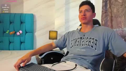 Snapshot of tylercold_x chatting on October 17, 7:40 pm Tyler online show from October 17, 7:40 pm