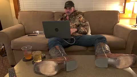 Snapshot of tylerlogan813 chatting on September 10, 4:11 am TylerLogan813 online show from September 10, 4:11 am