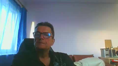 Snapshot of ulmeni4 chatting on October 17, 2:43 pm ulmeni4 online show from October 17, 2:43 pm