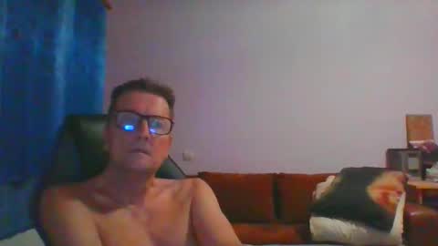 ulmeni4 online show from November 23, 4:18 pm