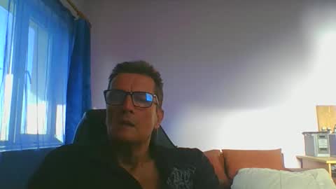 Snapshot of ulmeni4 chatting on October 16, 2:03 pm ulmeni4 online show from October 16, 2:03 pm