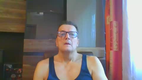 Snapshot of ulmeni4 chatting on December 16, 8:20 am ulmeni4 online show from December 16, 8:20 am