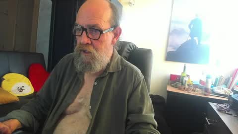 Uncle Hottie online show from June 1, 10:10 pm