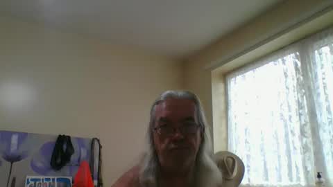 Snapshot of uncle_johns chatting on October 19, 8:17 am John online show from October 19, 8:17 am