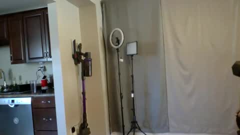 Buzz Bigcock online show from April 27, 7:41 pm