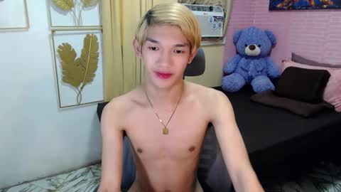 urasian_john20 online show from May 18, 4:07 am