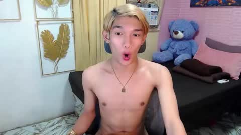 urasian_john20 online show from May 9, 5:52 am