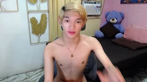 urasian_john20 online show from May 20, 8:43 am