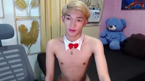 urasian_john20 online show from April 28, 2:27 am