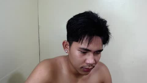 Snapshot of urcutie_asianboy chatting on October 8, 10:19 am KEN online show from October 8, 10:19 am