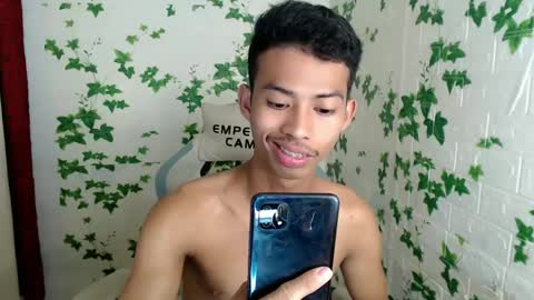 Snapshot of urhotfuckingass chatting on December 28, 11:48 pm richard online show from December 28, 11:48 pm