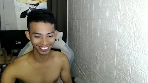 Snapshot of urhotfuckingass chatting on December 13, 5:16 am richard online show from December 13, 5:16 am