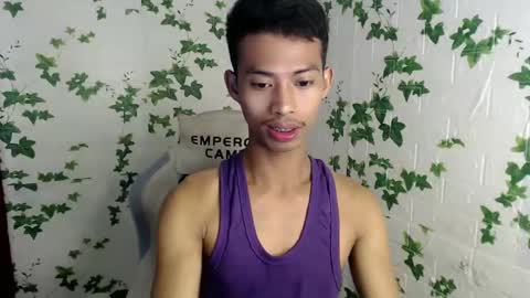 Snapshot of urhotfuckingass chatting on December 28, 12:15 am richard online show from December 28, 12:15 am