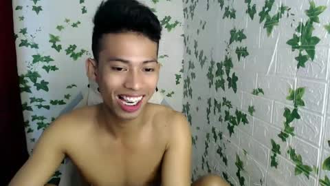 Snapshot of urhotfuckingass chatting on January 25, 12:17 am richard online show from January 25, 12:17 am