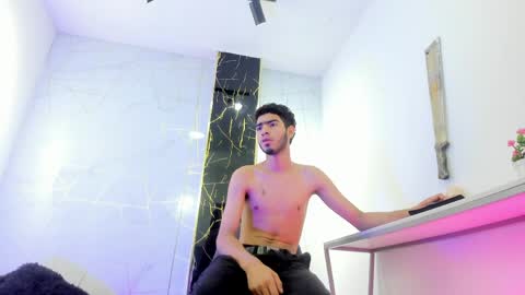 VALENTIN  online show from April 3, 4:20 am