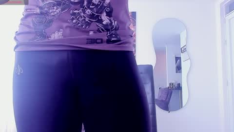Snapshot of valentino_dossantos chatting on December 22, 5:21 pm online show from December 22, 5:21 pm