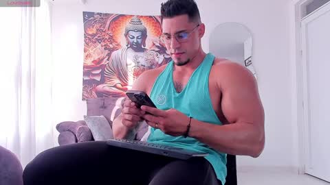 Snapshot of valentino_dossantos chatting on January 7, 9:46 pm online show from January 7, 9:46 pm