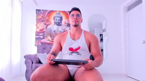 Snapshot of valentino_dossantos chatting on December 11, 7:54 pm online show from December 11, 7:54 pm