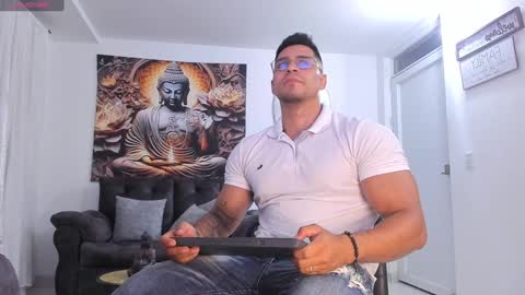 Snapshot of valentino_dossantos chatting on December 24, 2:54 am online show from December 24, 2:54 am