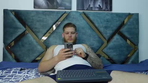 Snapshot of valentino_ferrari28 chatting on October 22, 1:31 am Valentino Ferrari online show from October 22, 1:31 am