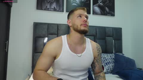 Snapshot of valentino_ferrari28 chatting on December 29, 1:24 am Valentino Ferrari online show from December 29, 1:24 am