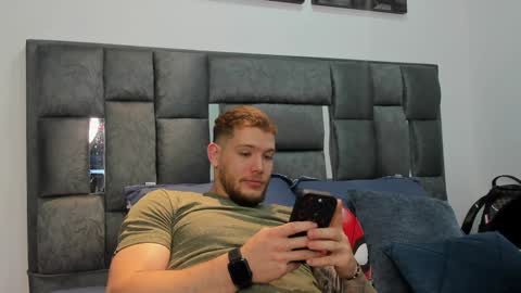 Snapshot of valentino_ferrari28 chatting on December 24, 12:44 am Valentino Ferrari online show from December 24, 12:44 am