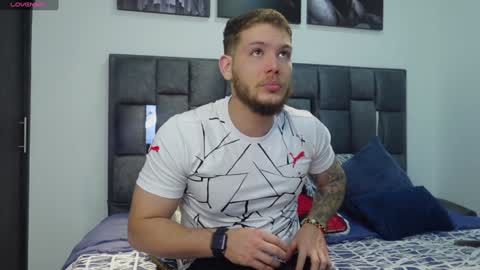Snapshot of valentino_ferrari28 chatting on January 24, 12:42 am Valentino Ferrari online show from January 24, 12:42 am