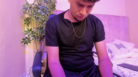 VALENTINO online show from February 27, 12:39 pm