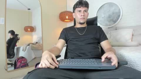 VALENTINO online show from March 8, 2:04 am