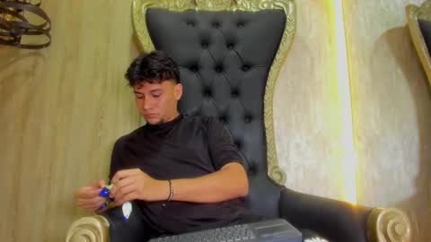 VALENTINO online show from March 5, 8:38 pm