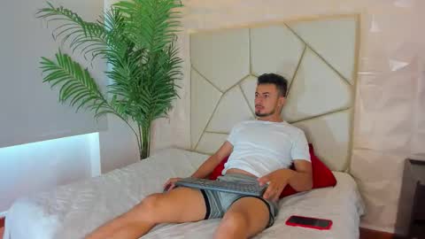 Snapshot of valentinos_ chatting on September 10, 11:53 am Valentinos online show from September 10, 11:53 am
