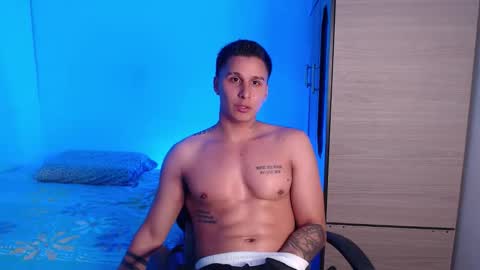 Snapshot of valentinosex_1 chatting on October 20, 11:41 pm VALENTINO online show from October 20, 11:41 pm
