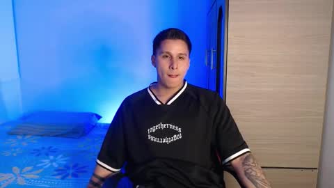 VALENTINO online show from November 14, 10:55 pm