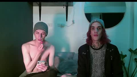 Snapshot of vamp_noah chatting on February 1, 5:18 am Vamp Noah and Dan online show from February 1, 5:18 am