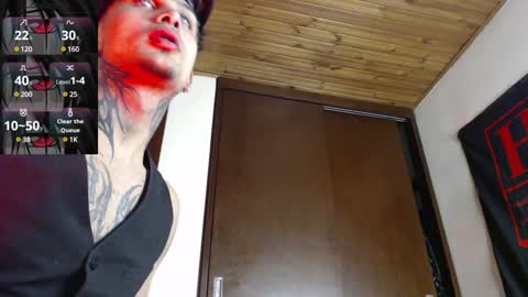 Snapshot of vampiredavyd chatting on January 24, 1:24 am david guzman i model independenthelp me with a thumbs up online show from January 24, 1:24 am