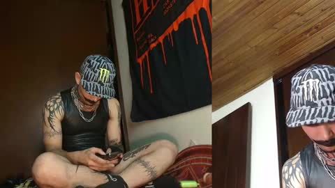 Snapshot of vampiredavyd chatting on February 19, 1:40 am david guzman i model independenthelp me with a thumbs up online show from February 19, 1:40 am