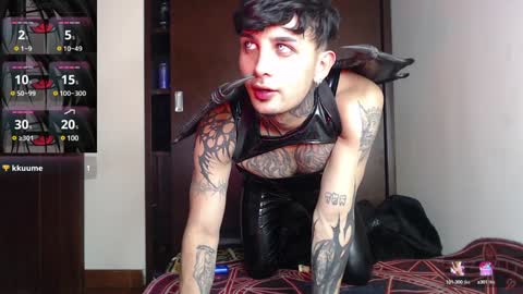 Snapshot of vampiredavyd chatting on January 7, 12:03 am david guzman i model independenthelp me with a thumbs up online show from January 7, 12:03 am